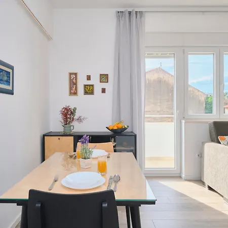 Lav By Litto Apartman *