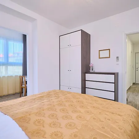 Lav By Litto Apartman *